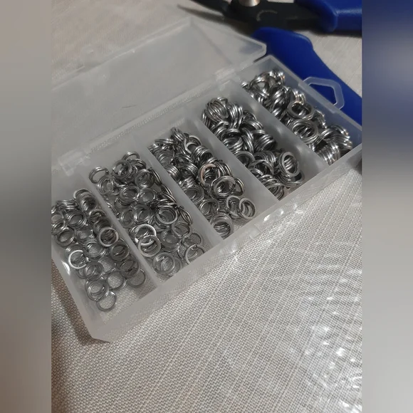 Split Rings with Pliers - Picture 4 of 5